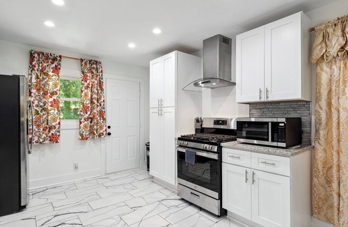 East Point House | Grand Five-Bedroom Retreat Close to the Airport