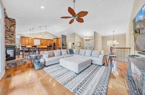 Goodview House | Great Escape on Smith Mountain Lake - Lakefront, Private Dock, & Hot Tub
