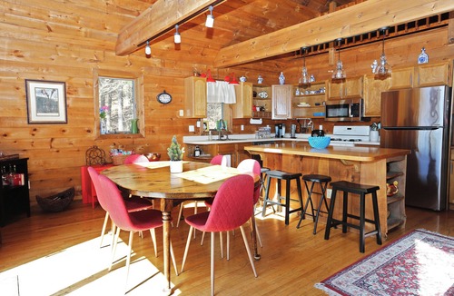 North Blenheim House | Great Spring Deal! Hot Tub, Fish, Hike, Disc Golf or Chill on the Deck!
