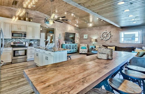 Holiday Isle House | Gulf-View Home with Pool, Game Room & Tiki Cruise