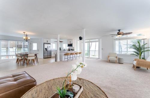 Punaluu House | Hale Kahakai - Oceanfront Retreat - Direct Beach Access