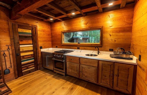 Half Moon Bay Cabin | Half Moon Bay Glamping Getaway in an Idyllic Tree House and Cabin