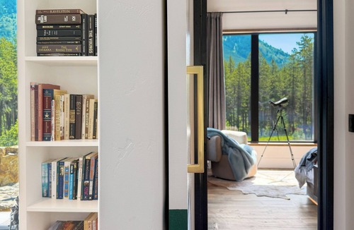 West Glacier House | Halfmoon Camp | Luxury Near Glacier