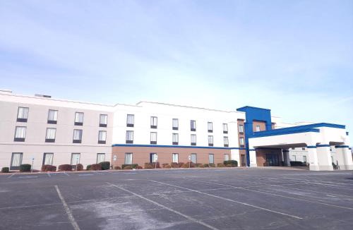 Mill Hall Hotel | Hampton Inn and Suites of Lamar