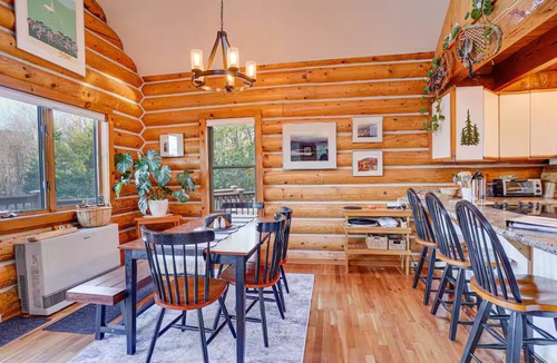 Warren Ski Chalet | Handcrafted Vermont Chalet Walk to Lake Fire Pit Private Deck AC