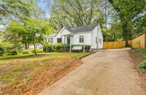 Hapeville House | Hapeville Hideaway - Relaxing yard, airport nearby