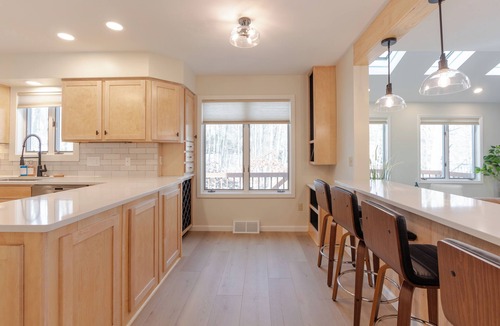 Park Forest Village House | Happy Valley Retreat ~ Epic Game Room ~ 130" TV Wall ~ 10 min to Campus/Downtown