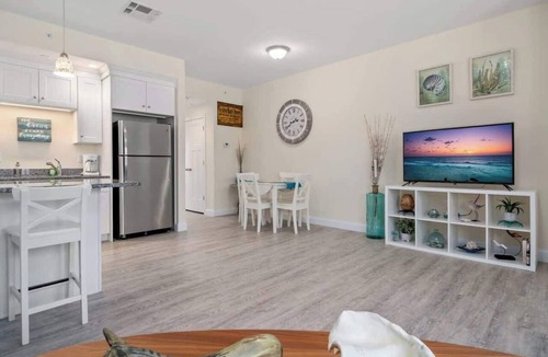 Hampton Condo | Harbor Haven | Steps to Beach | A/C | 1 Level