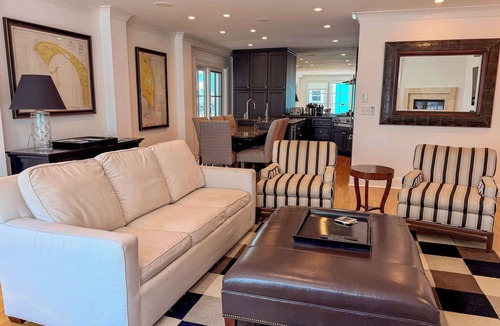 Rehoboth Beach Condo | Heart of Rehoboth Luxury Condo - 2 blocks to the beach
