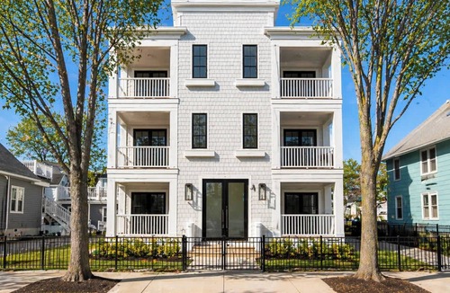 Rehoboth Beach Condo | Heart of Rehoboth Luxury Condo - 2 blocks to the beach