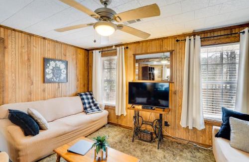 Wilburn House | Heber Springs Cabin w/Deck: 3 Mi to Sugarloaf Mtn
