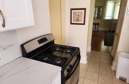 Grand Rapids Apartment | Heritage Hill Apartment with HVAC & Balcony in Grand Rapids