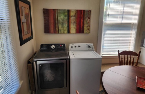 Grand Rapids Apartment | Heritage Hill Apartment with HVAC & Balcony in Grand Rapids