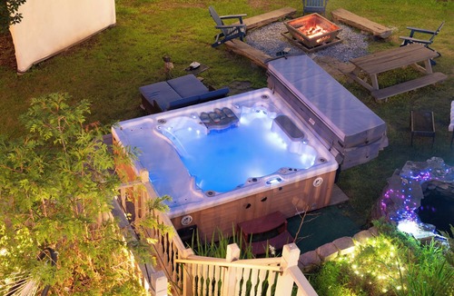 Bushkill House | Hideaway/Hot Tub/Sunna/Kayaks/Lake/Pool/Game Room/Cold Plunge