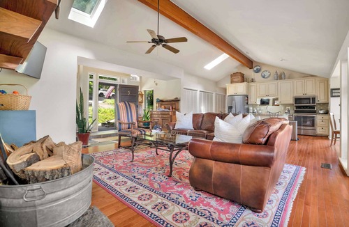 Lowell House | Hickory Haven-Direct Lake Access-Furnished Patio