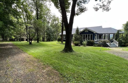 Sherman House | Hidden Gem on Private Road - Hike; Swim, Ski, Sauna; Relax - Repeat!