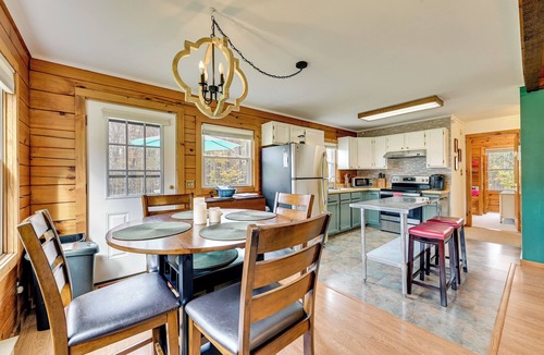 East Windham Cabin | High Peak Heaven: Cozy Log Cabin on 1 Acre!