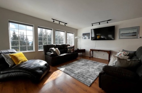 Homer House | HILLSIDE HIDEAWAYnRelax in this peaceful home.Grill your catch of the day!