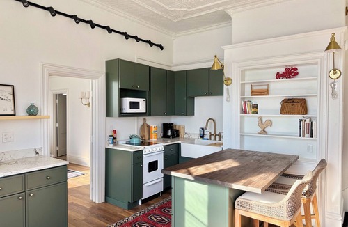 Brunswick Apartment | Hip Historical First Fl 1BR Downtown King size bed
