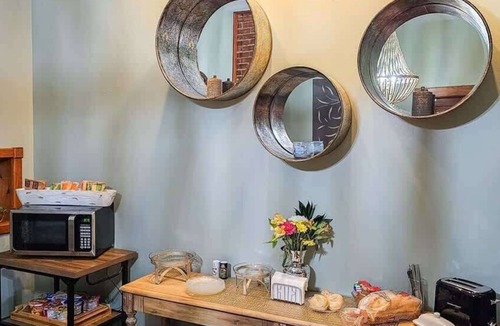 Eureka Springs Historic District House | Historic Bed & Breakfast, Groups/family Memories!