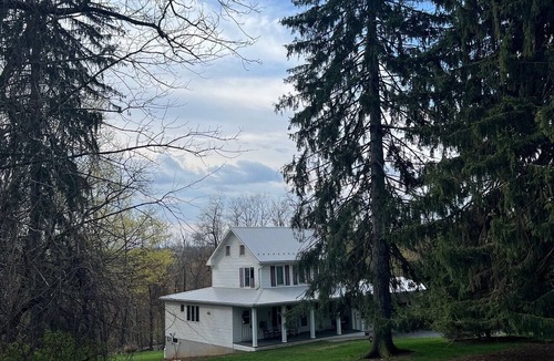 Blue Ridge Summit House | Historic farmhouse - scenic views, steeped in history