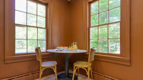 Town of Marbletown House | Historic Modern on Main by AvantStay