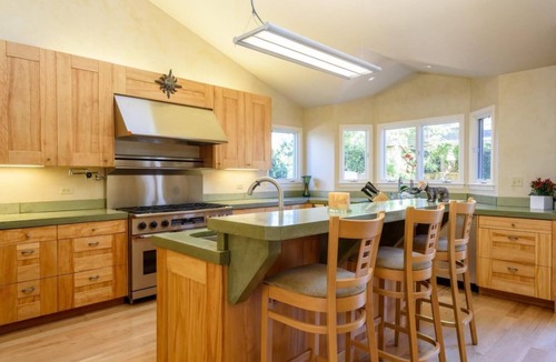 Half Moon Bay House | HMB Coastal retreat with Hot Tub and EV Charging