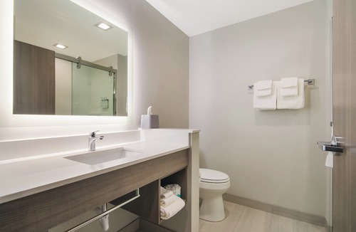 Springdale Hotel | Holiday Inn Express & Suites Springdale Fayetteville Area by IHG