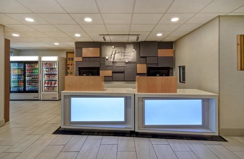 East Texas Hotel | Holiday Inn Express & Suites Allentown-Dorney Park Area by IHG