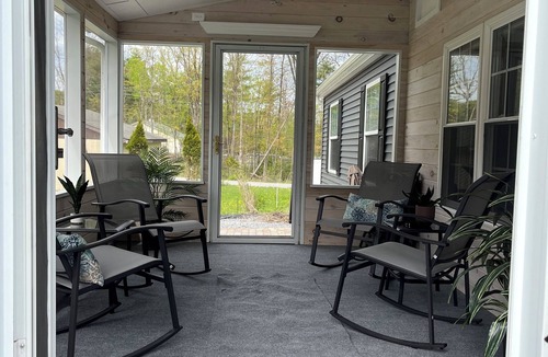Greenfield Center House | Home 2 mins to Saratoga. Newly renovated & Pet friendly .