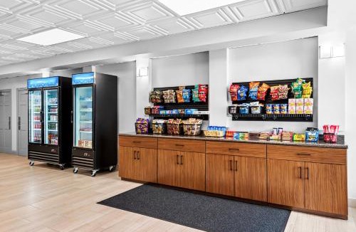 Cortland Hotel | HomeTowne Studios by Red Roof & Conference Center Cortland