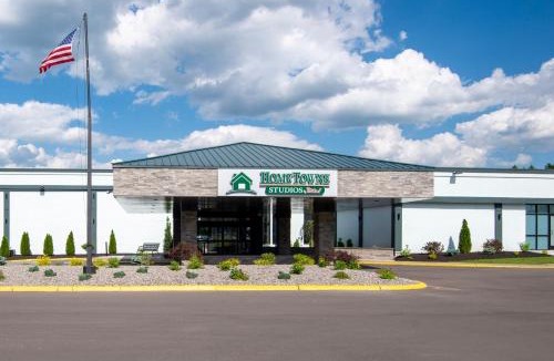 Cortland Hotel | HomeTowne Studios by Red Roof & Conference Center Cortland