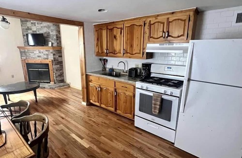 Big Indian Cabin | Homey Pet-Friendly Cabin Rental for Groups in the Catskills