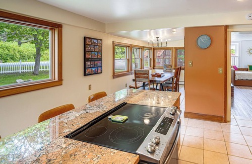 Town of Easton House | Horse Racing & Skiing in Greenwich: Dogs Welcome