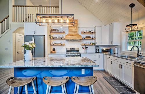 Benezette Cabin | Hot Tub, Grill & Mtn Views! Benezette Cabin