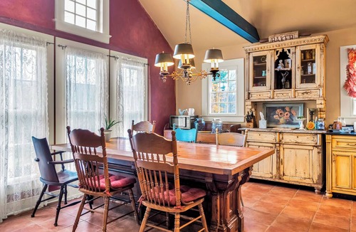 Franklin Springs House | Hot Tub & Large Yard: Elegant Deansboro Getaway