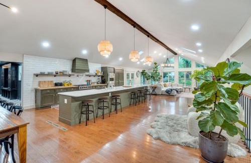 Falling Waters House | Hot Tub & Theater Room: Getaway in Falling Waters