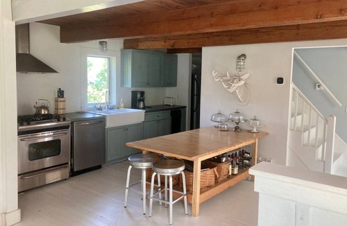Coxsackie House | Hudson Riverfront 1830 Farmhouse Cottage W/Beach, Canoe & Kayaks