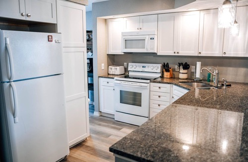 Table Rock Condo | Indoor/Outdoor Pools, Golf, Pickleball, Fishing, Etc—Updated in Pointe Royale!