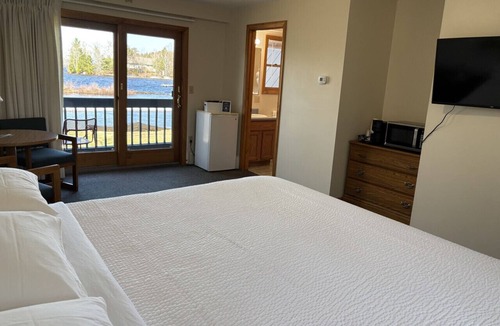 Greenville Junction Bed & Breakfast | Juniper Motel*King*RM15*Dock*ATV Access*Waterfront*Kayak/Boat Rentals
