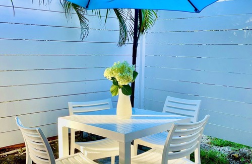 Kalama Tract House | Kailua Beach Lofty Bungalow - A premier luxury beachside bungalow