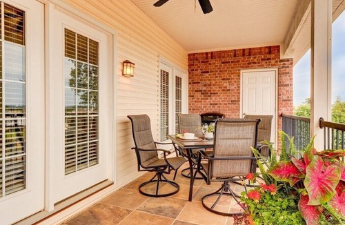 Mid America Condo | KAY'S "NO REGRETS" LOADED & LUXURIOUS 2/2 VILLA! NO STEPS! LAKE DISTRICT