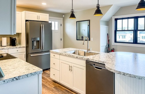 Sylvan Beach House | Kayak Shack: Waterfront, 2nd Floor, Boat Dock, In the Heart of Downtown