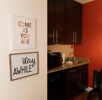 Eureka Springs Historic District Apartment | King Bed Studio Walk to Downtown Parking