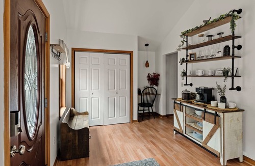 Jim Thorpe Cabin | King Size Beds, Bunk Beds, Access to Pool, Lake, & Tennis