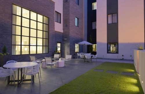 Little Rock Medical District Apartment | King Studio. Free Breakfast Buffet. Near Little Rock Medical Center.