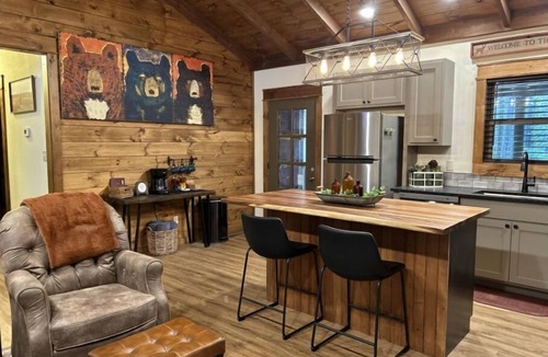 Jasper Cabin | Knotty Pine cabin, Couples Retreat w/Hot Tub And Patio Gas log Fireplace.