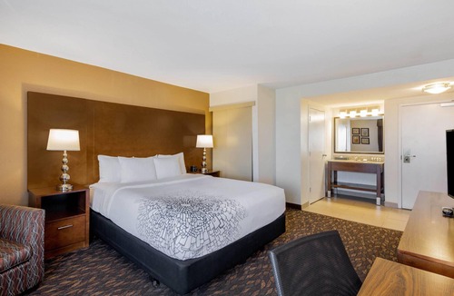 Hayward Hotel | La Quinta Inn & Suites by Wyndham Oakland - Hayward