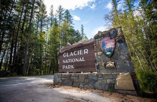 Coram House | Laid Back Cabin 7 Mn to Glacier, Private Fire Pit