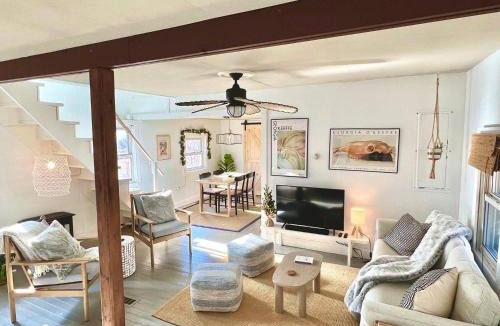 Smallwood House | Lake Access Plunge Pool Pedal Boat SUPs Fire Pit